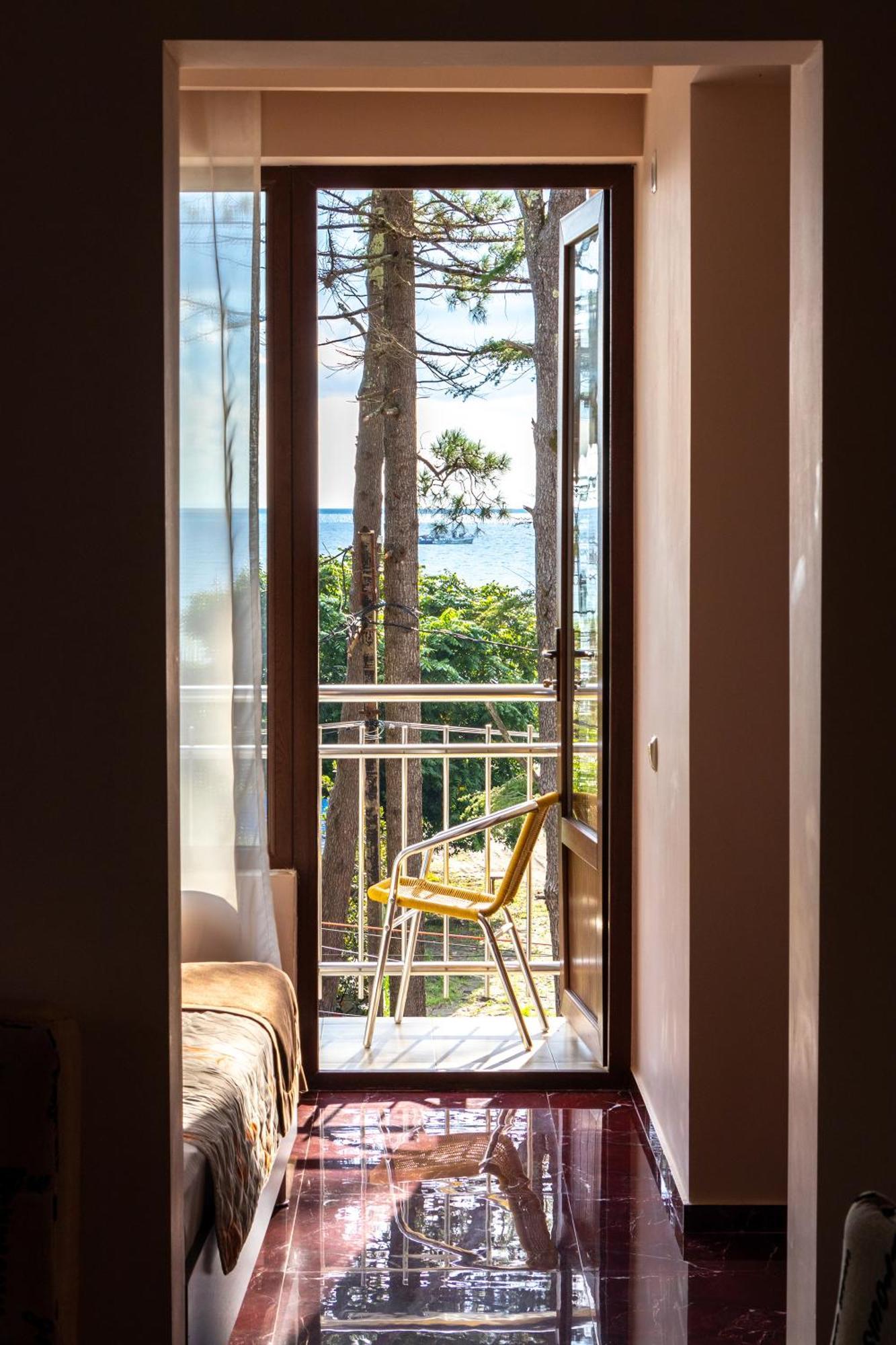 Samni Hotel Ureki Dış mekan fotoğraf