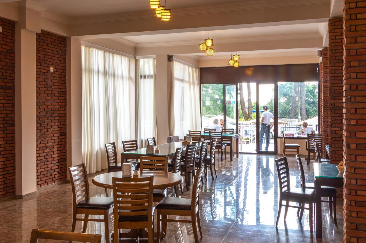 Samni Hotel Ureki Dış mekan fotoğraf